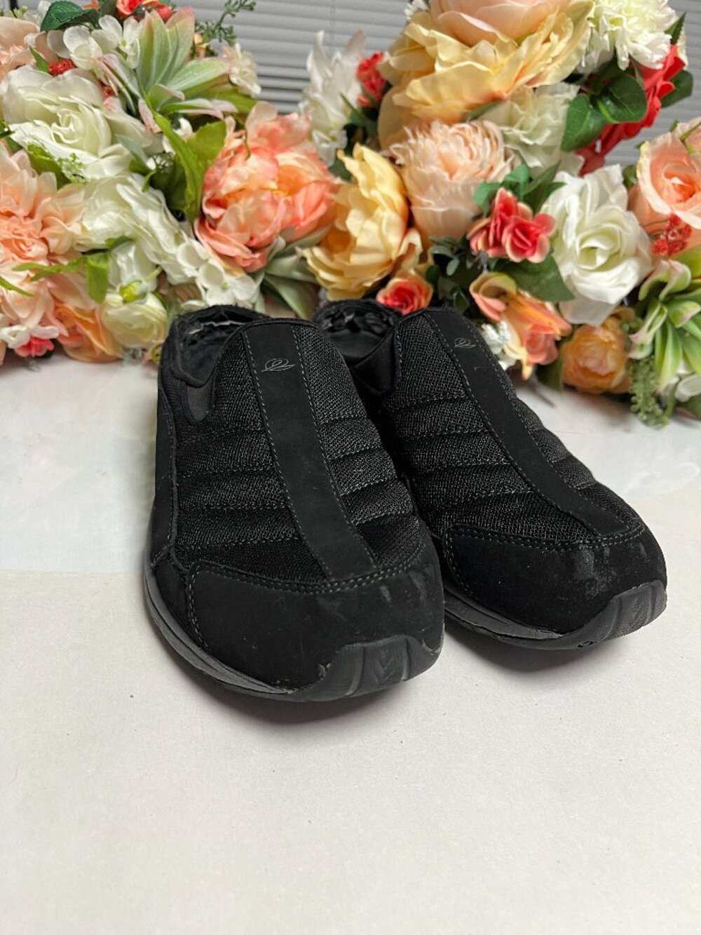 Easy Spirit Black Slip-On Walking Shoes Size 9M
